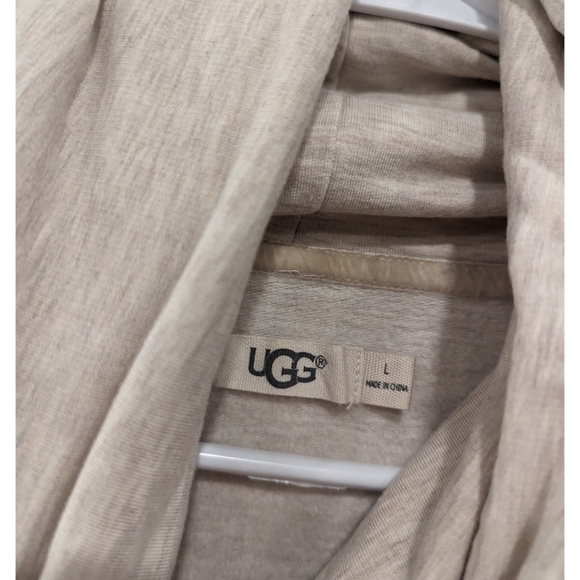 UGG Oatmeal Cowl Neck Long Sleeve Thumb Hole Pullover Size Large - Picture 4 of 5